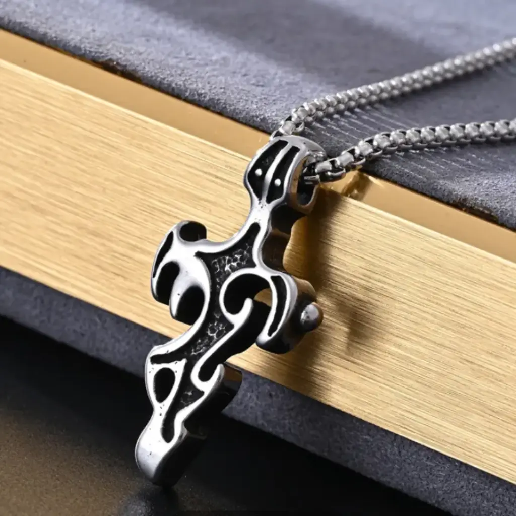 [43190874] Collar Cruz Gótica