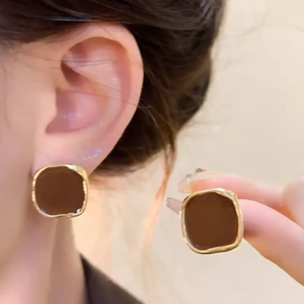 [45501272] Aretes Cuadrado Café