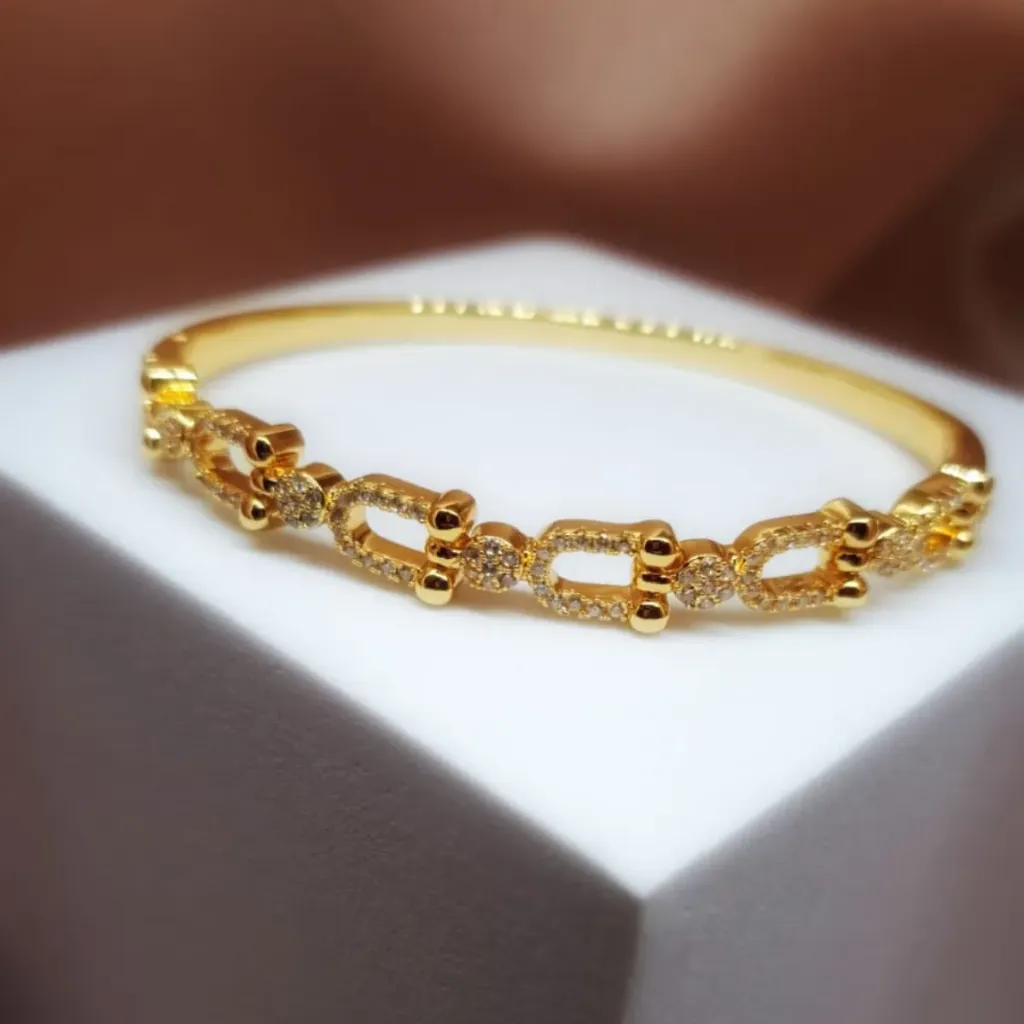[52914185-46] Brazalete India