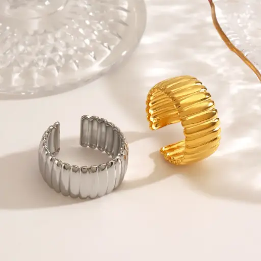 Anillo Abierto Retro de Líneas Doradas – Acero Inoxidable 304